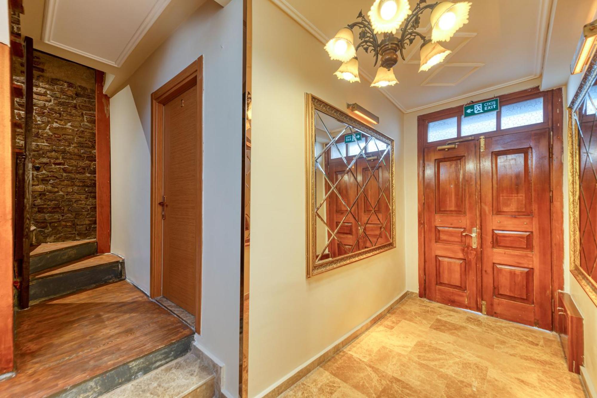 Brown 2 Mansion Oldcity — Photos 1